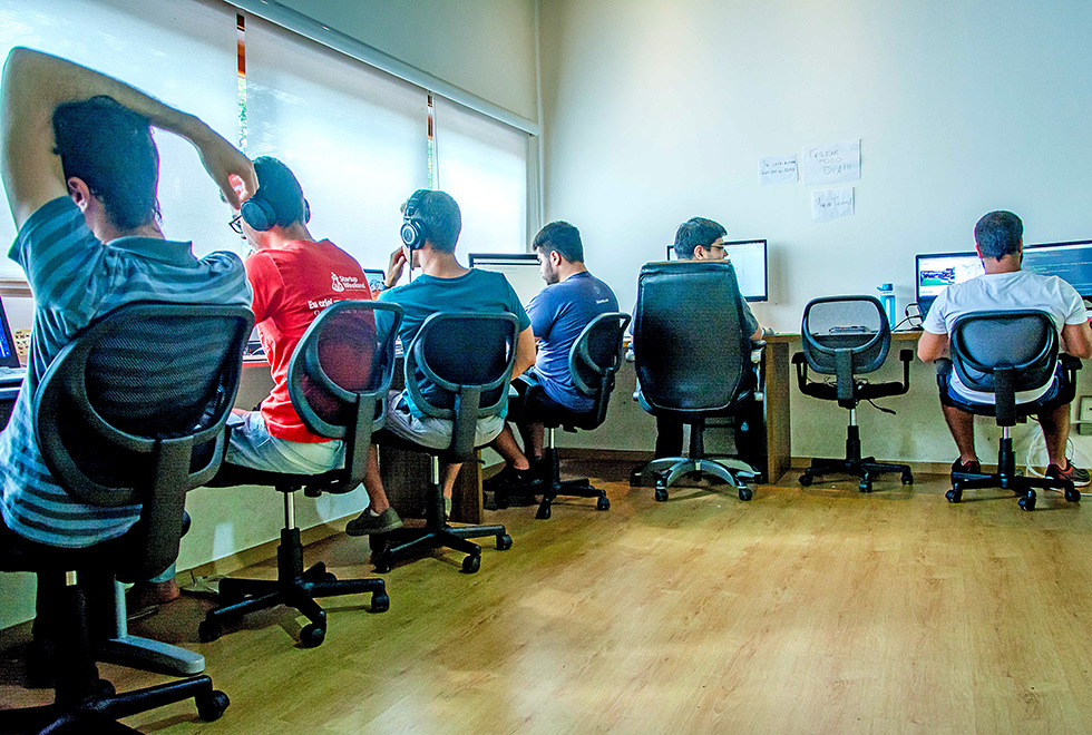 Parte da equipe da LiveHere, startup que promete simplificar a relação entre estudantes e proprietários de imóveis Parte da equipe da LiveHere, startup que promete simplificar a relação entre estudantes e proprietários de imóveis