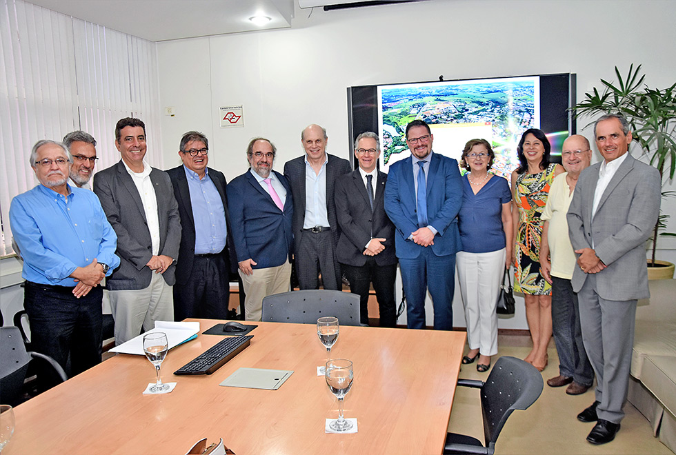 Amon, reitor Marcelo Knobel em reunião na reitoria da Unicamp