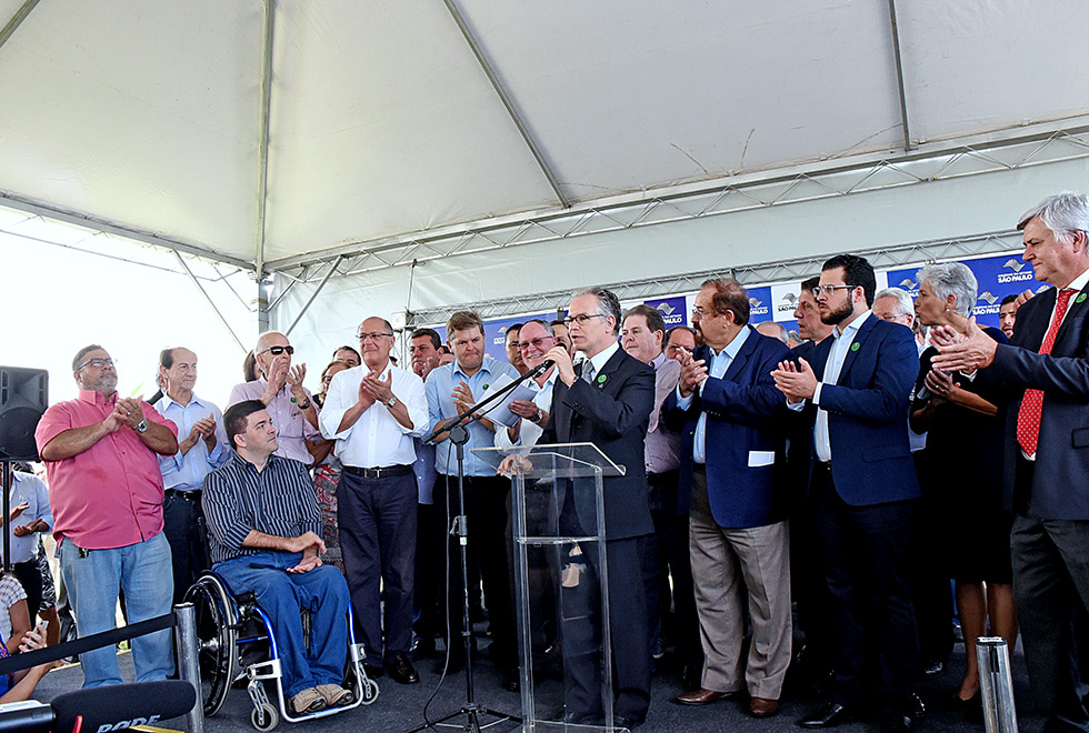 Reitor Marcelo Knobel fala na inauguração do  Hospital Regional "Dra. Zilda Arns" 