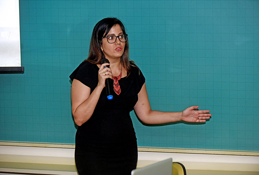 Flávia Sobreira, professora IFGW e idealizadora do evento Flávia Sobreira, professora IFGW e idealizadora do evento
