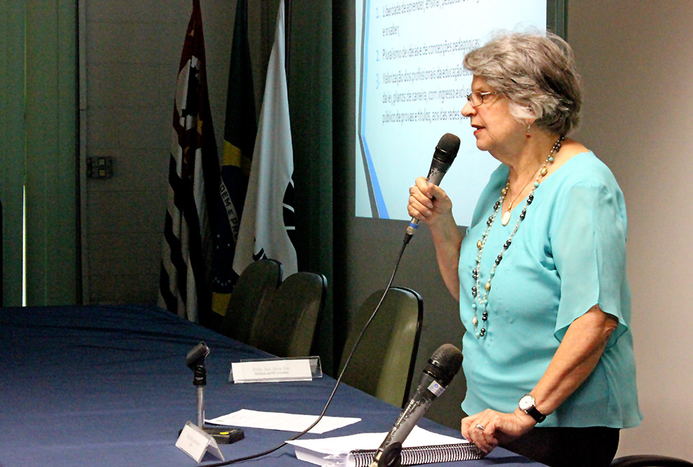 Professora Lisete Arelaro (USP)