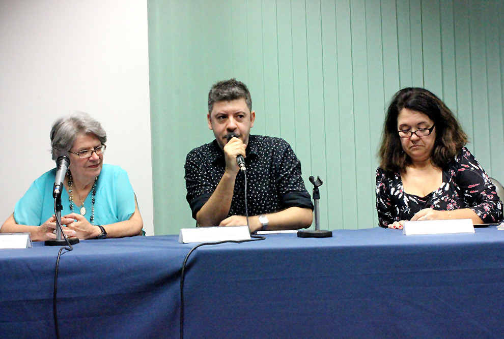 Mesa de abertura. Da esquerda para a direita: professora Lisete Arelaro (USP), Alexandro Paixão (coordenador do curso de Pedagogia da Unicamp) e  Maria Inês Petrucci Rosa (Faculdade de Educação da Unicamp)