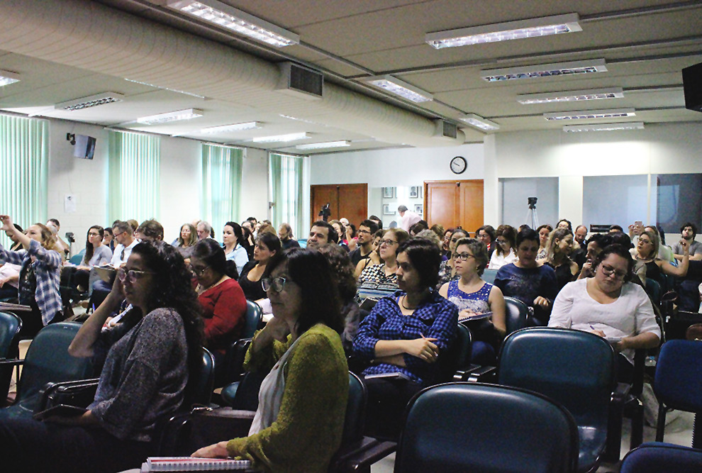 Participantes do Fórum dos Cursos de Formação de Professores das Universidades Públicas Estaduais Paulistas Participantes do Fórum dos Cursos de Formação de Professores das Universidades Públicas Estaduais Paulistas