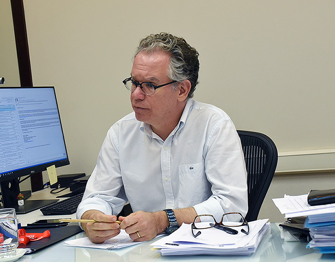O reitor Marcelo Knobel: piquetes impediram que assuntos de interesse da Universidade fossem discutidos | Foto: Antoninho Perri O reitor Marcelo Knobel: piquetes impediram que assuntos de interesse da Universidade fossem discutidos | Foto: Antoninho Perri
