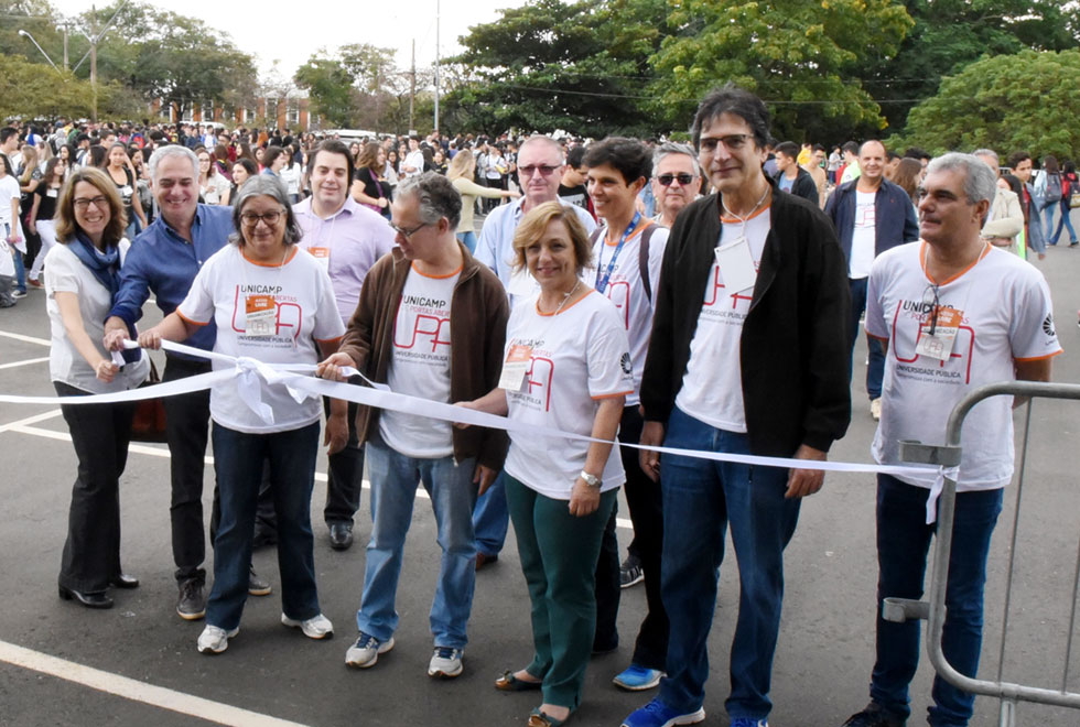 Marcelo Knobel e Teresa Atvars abrem simbolicamente a UPA 2018 Marcelo Knobel e Teresa Atvars abrem simbolicamente a UPA 2018