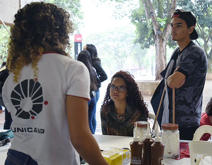 Alunos do ensino médio visitam a Unicamp Alunos do ensino médio visitam a Unicamp