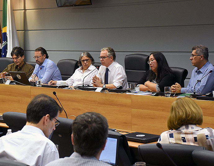 Reunião entre Administração Superior e diretores de unidades