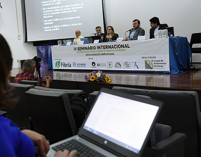 IV Seminário Internacional de Governança de Terras, no Instituto de Economia | Foto: Antônio Scarpinetti