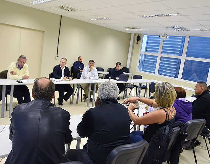 Representantes da Reitoria e do STU discutem questões relacionadas à pauta específica dos funcionários Representantes da Reitoria e do STU discutem questões relacionadas à pauta específica dos funcionários