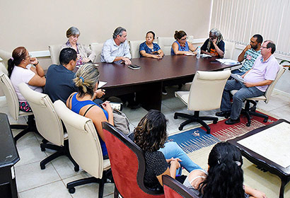 Reunião entre representantes da Reitoria e dos servidores técnico-administrativos Reunião entre representantes da Reitoria e dos servidores técnico-administrativos