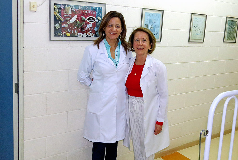 Ao lado de Ilza, a enfermeira Ximena Espejo é uma das pioneiras no ambulatório
