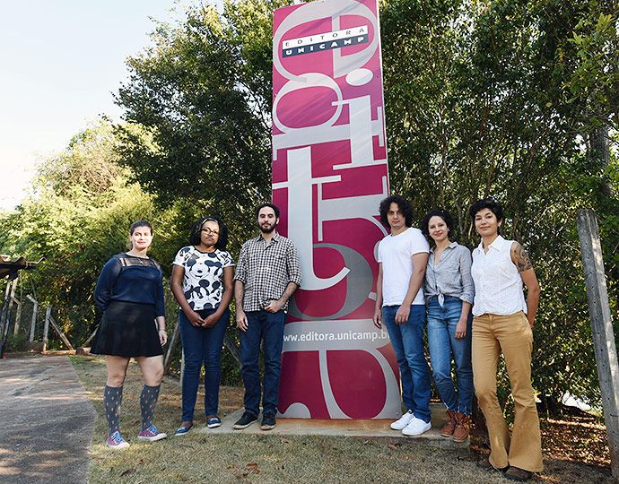 Estagiários do projeto editora-escola, da Editora da Unicamp