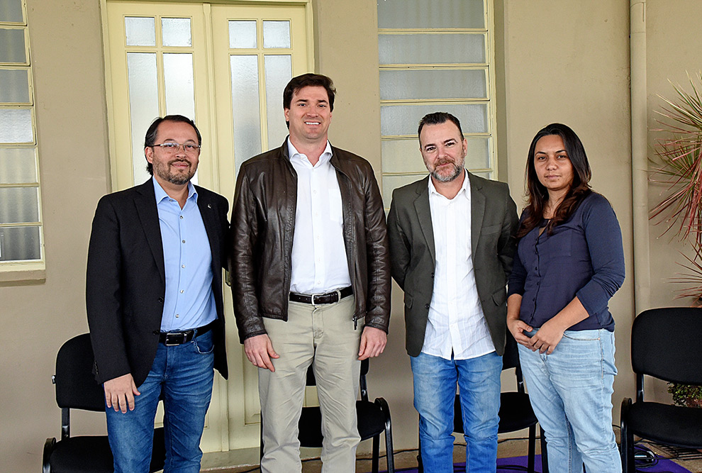 Integrantes da mesa durante de apresentação do projeto que vai reunir 120 alunos na Estação Guanabara Integrantes da mesa durante de apresentação do projeto que vai reunir 120 alunos na Estação Guanabara