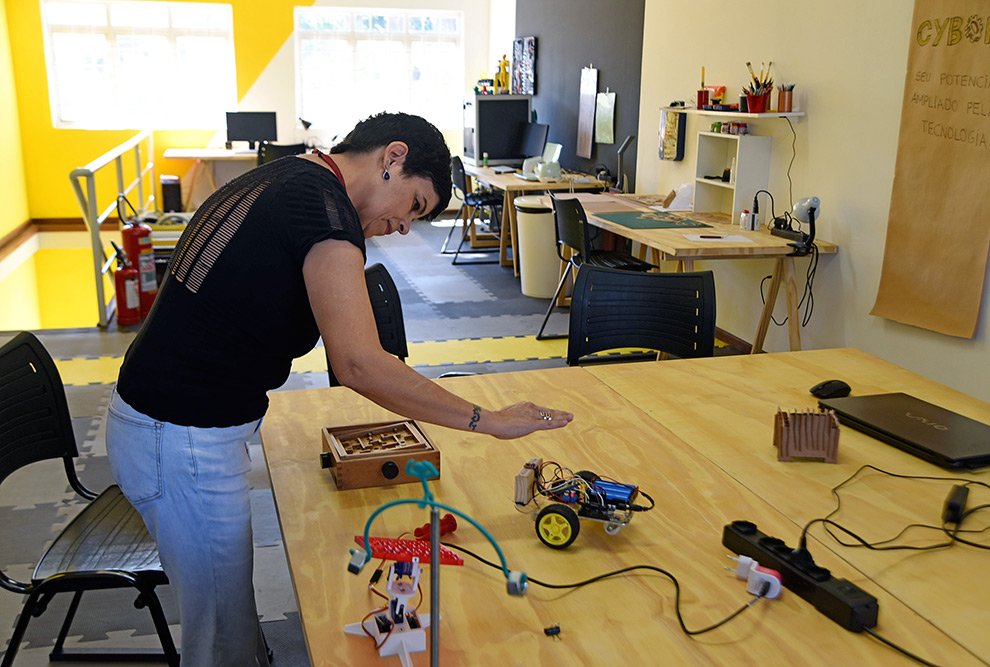 “aprender botando a mão na massa”