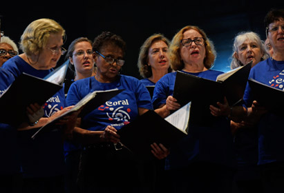 Mulheres cantam no Coral do Programa UniversIDADE
