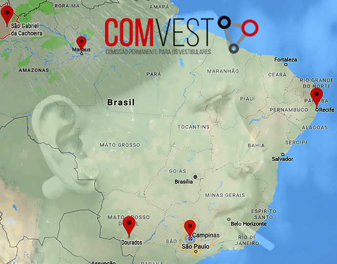 Locais onde foram feitas as inscrições. Arte: Luís Paulo Silva Audiodescrição: fotomontagem com três imagem, sendo o mapa do Brasil, à esquerda, com os nomes e delimitações de fronteira dos estados, sendo que ao fundo, em verde, aparece a imagem em perfil do rosto de um indígena, com olhar voltado para a direita, em marca d'água. À direita, em tom azul, imagem de uma placa de concreto afixada em uma praça com vegetação rasteira, com a inscrição Unicamp, tendo ao lado um grande arco com banner afixado em seu interior com a inscrição Unicamp e seu logotipo. Imagem 1 de 1