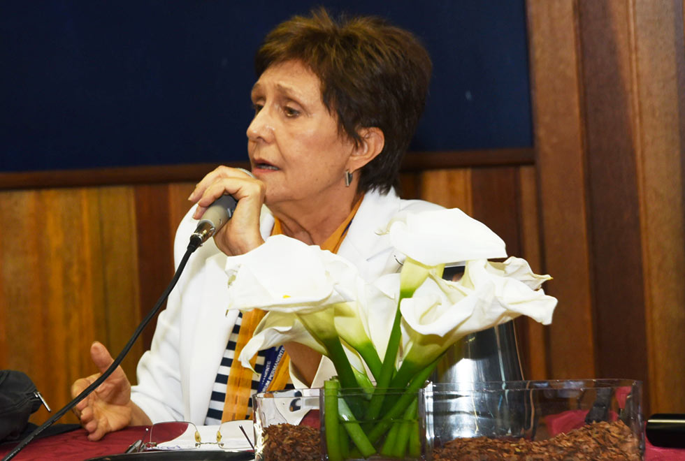 A professora Ermínia Maricato, da Faculdade de Arquitetura e Urbanismo da USP, durante palestra no Fórum A Cidade em Disputa x