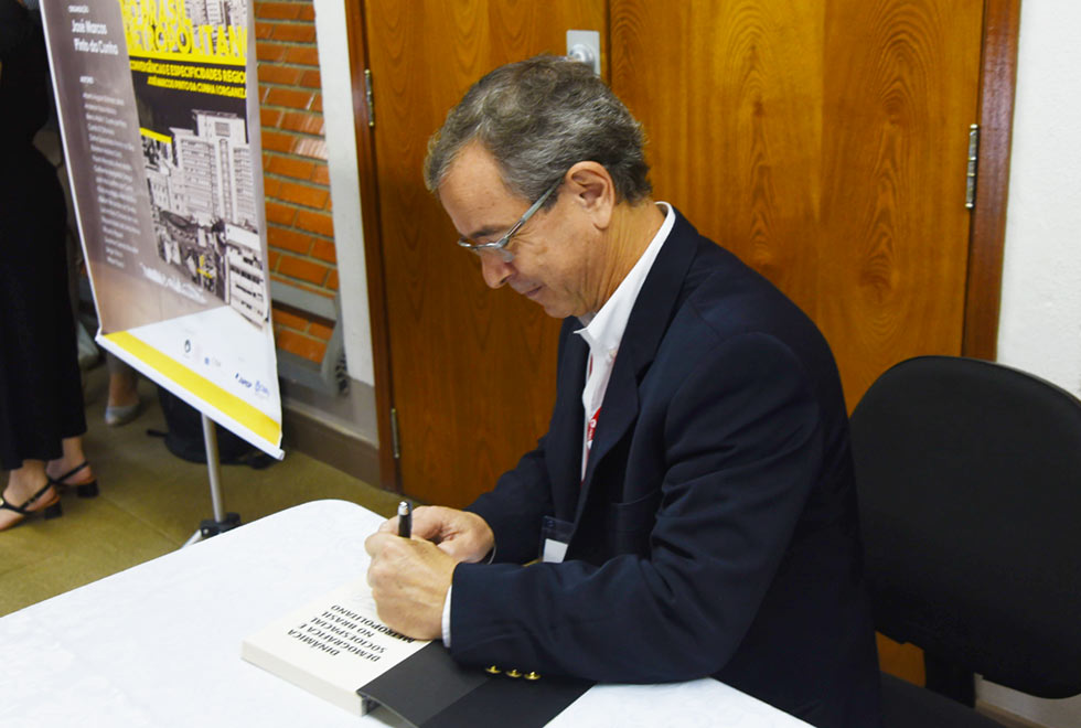 O professor José Marcos Pinto da Cunha, organizador do livro Dinâmica Demográfica e Socioespacial no Brasil Metropolitano x