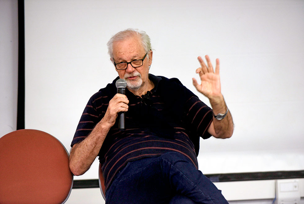 Cineasta Ugo Giorgetti na aula inaugural do curso, em 15 de agosto. Foto: Antonio Scarpinetti Cineasta Ugo Giorgetti na aula inaugural do curso, em 15 de agosto. Foto: Antonio Scarpinetti