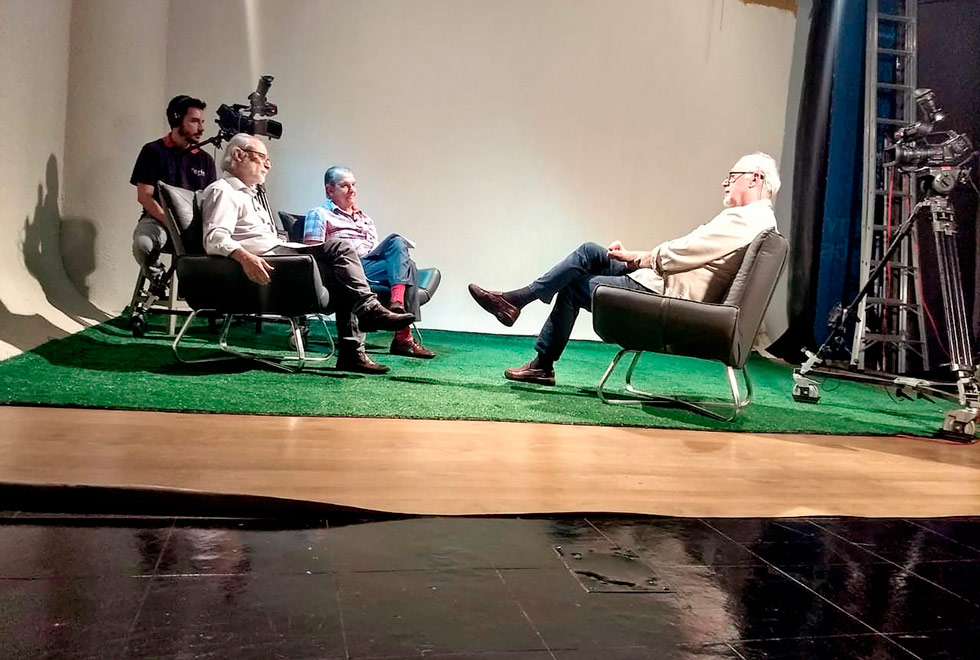 Professores Alcir Pecora e Carlos Vogt, do IdEA, entrevistam o cineasta Ugo Giorgetti na TV Unicamp, em 30 de outubro. Foto: Thais Marin Professores Alcir Pecora e Carlos Vogt, do IdEA, entrevistam o cineasta Ugo Giorgetti na TV Unicamp, em 30 de outubro. Foto: Thais Marin