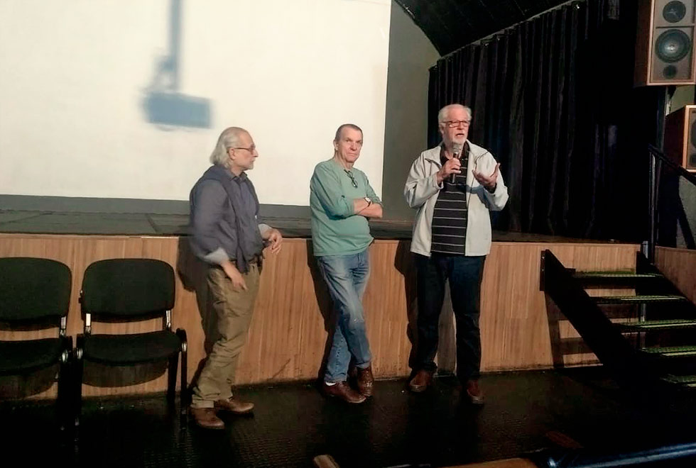 Professores Alcir Pecora e Carlos Vogt, do IdEA, e o cineasta Ugo Giorgetti durante debate na mostra “São Paulo segundo Ugo Giorgetti”, na Casa do Lago. Foto: Thais Marin Professores Alcir Pecora e Carlos Vogt, do IdEA, e o cineasta Ugo Giorgetti durante debate na mostra “São Paulo segundo Ugo Giorgetti”, na Casa do Lago. Foto: Thais Marin