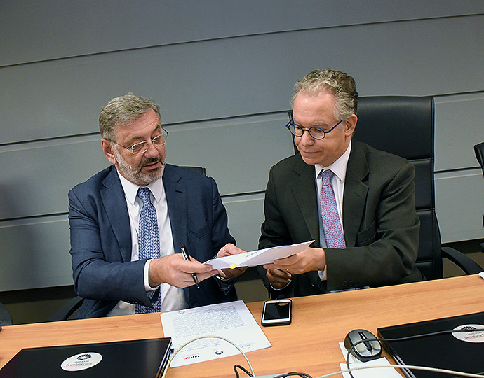 O reitor Marcelo Knobel (dir) e o secretário Estado da Justiça e da Defesa da Cidadania, Marcio Fernando Elias Rosa O reitor Marcelo Knobel (dir) e o secretário Estado da Justiça e da Defesa da Cidadania, Marcio Fernando Elias Rosa