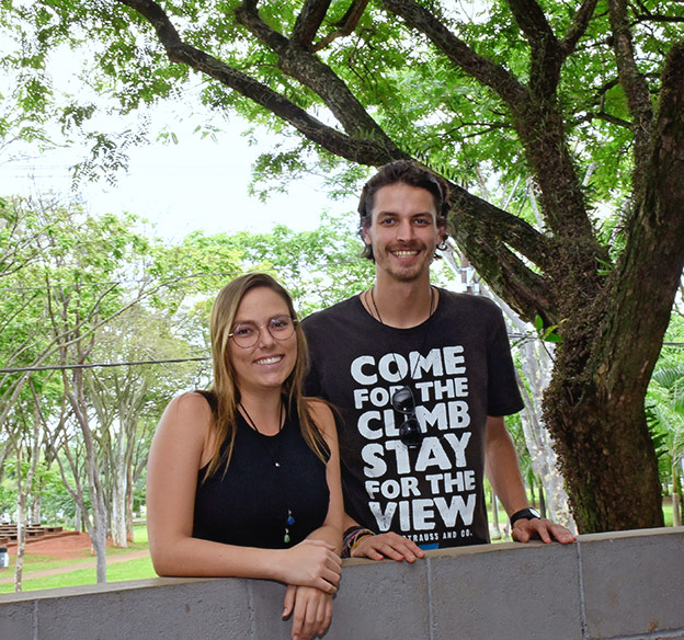 Bruna Pazzanese e Igor Moraes, da equipe vencedora, criadora do app MobiBus