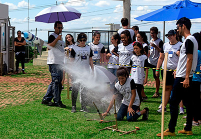 Lançamento de foguete no Férias no Museu