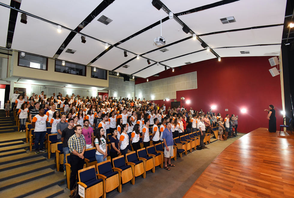 Estudantes que participaram do Programa lotaram auditório da FCM auditório da FCM
