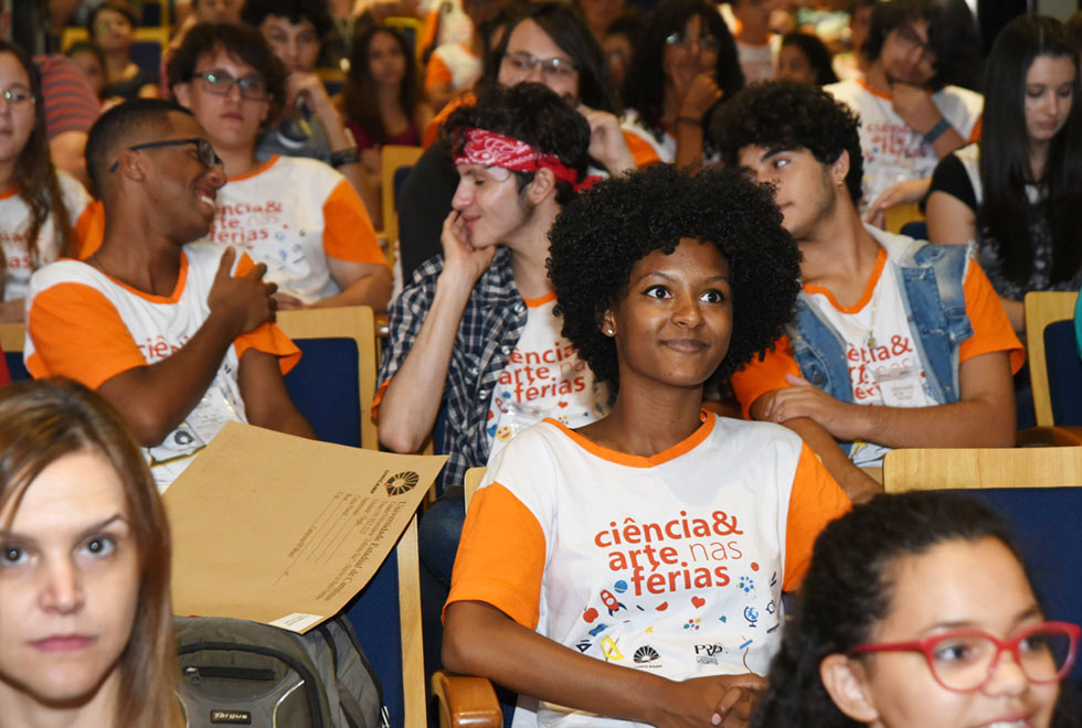 Encerramento do Ciência e Arte pulsa com alegria dos estudantes platéia