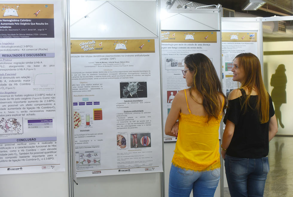 Sessão de pôsteres apresentou as pesquisas realizadas Sessão de pôsteres apresentou as pesquisas realizadas