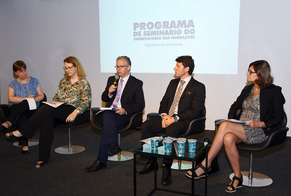 Reitor da Unicamp é o anfitrião do evento mesa