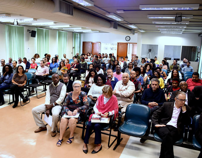 Movimento negro, estudantes, pesquisadores e vereadores acompanham o lançamento do Centro Movimento negro, estudantes, pesquisadores e vereadores acompanham o lançamento do Centro