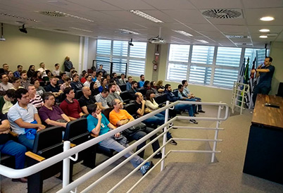 Atividade do Evolvo, evento que reúne desenvolvedores em TI da Unicamp 