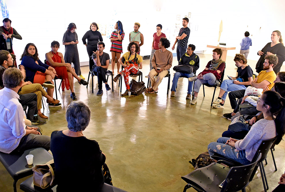 Roda de conversa entre artista e público 