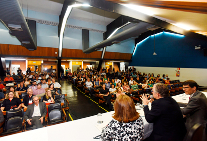 Organização estima um público de 800 servidores participantes nos três dias de evento Organização estima um público de 800 servidores participantes nos três dias de evento