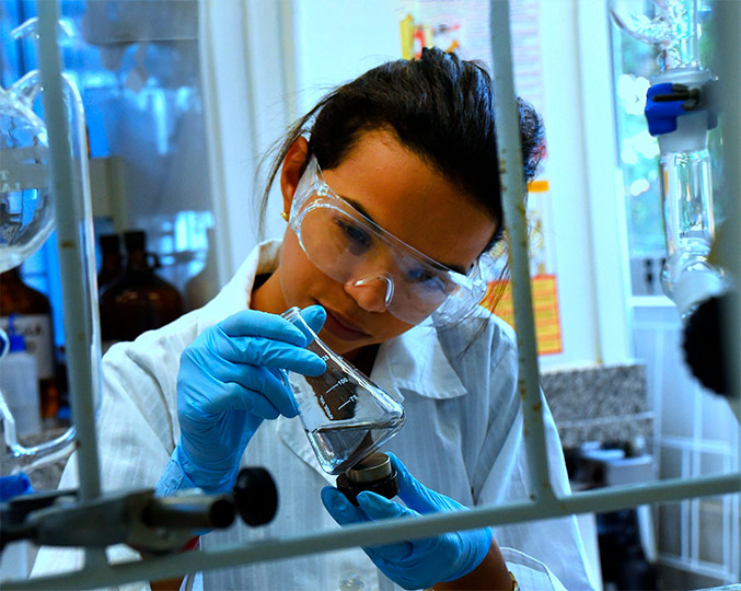 Pesquisadora do Instituto de Química da Unicamp | Foto: Antoninho Perri Pesquisadora do Instituto de Química da Unicamp | Foto: Antoninho Perri