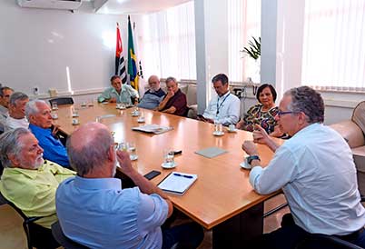 O Reitor Marcelo Knobel, ex-reitores e professores eméritos da Unicamp em reunião de aconselhamento sobre a situação das universidades públicas paulistas.