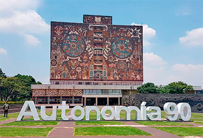 Biblioteca Central da Universidade Nacional Autônoma do México, que comemora seus 90 anos de autonomia