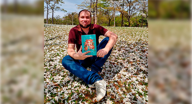 Victor Menezes, é autor de conto LGBT+, lançado em antologia na Bienal do Livro do Rio