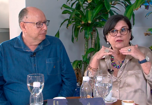 Café com conversa: convidados os professores Carlos Joly e Leila da Costa Ferreira Café com conversa: convidados os professores Carlos Joly e Leila da Costa Ferreira