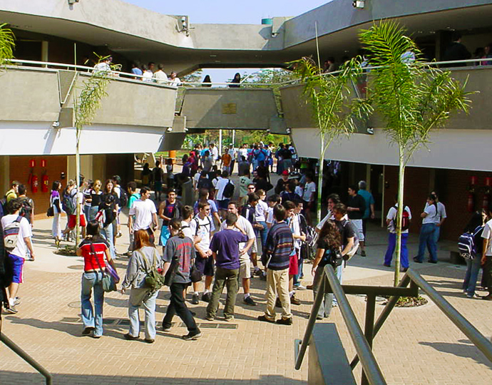 Cursos de História, Engenharia de Controle e Automação e de Computação conquistaram o 1º lugar de seus rankings Cursos de História, Engenharia de Controle e Automação e de Computação conquistaram o 1º lugar de seus rankings