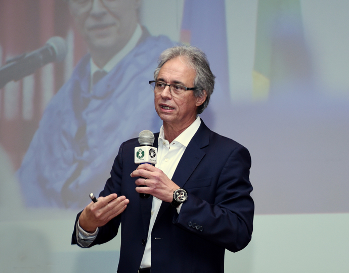 Mozart Ramos, diretor do Instituto Ayrton Senna e membro do Conselho Nacional de Educação Mozart Ramos, diretor do Instituto Ayrton Senna e membro do Conselho Nacional de Educação