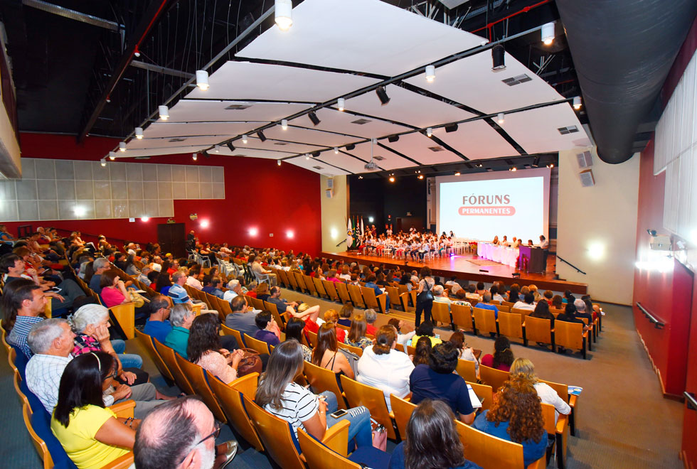 Imagem geral do auditório cheio