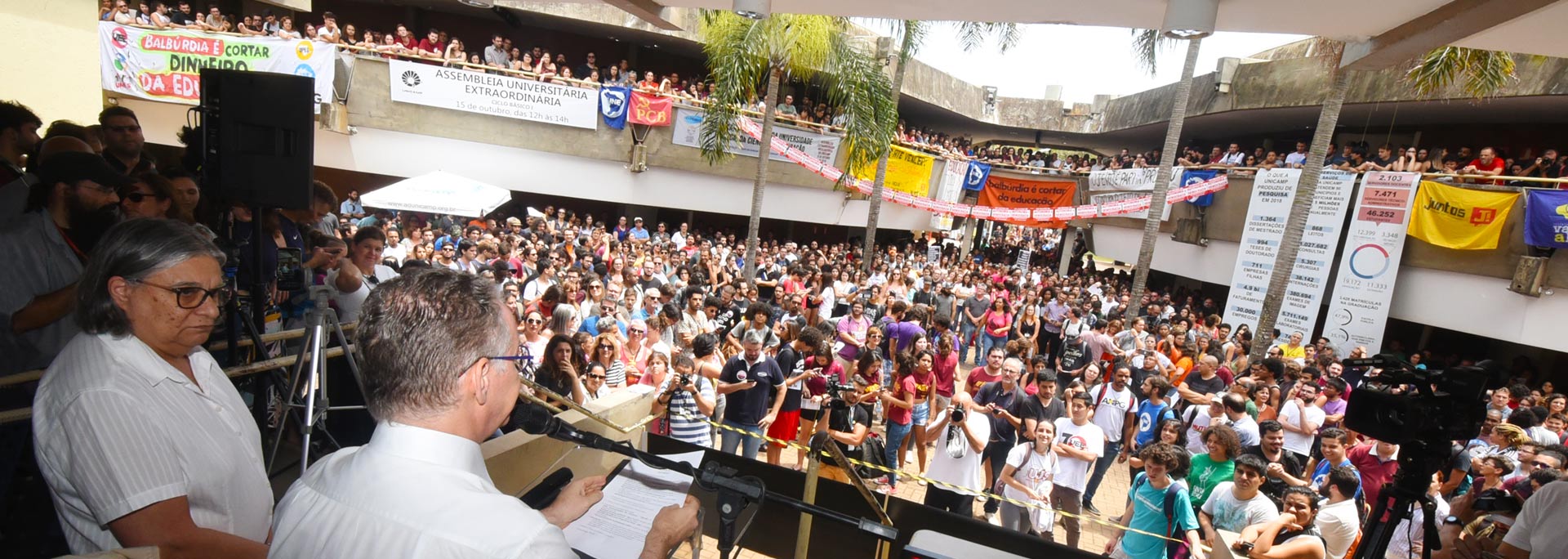 Reitor Marcelo Knobel abre ato histórico na Universidade