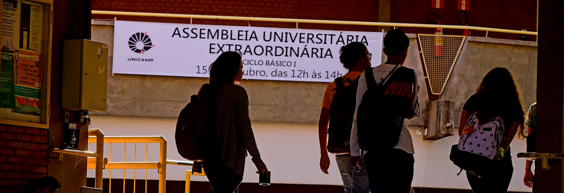 Estudantes circulam pelo Ciclo Básico, local da Assembleia Geral Unicamp nesta terça-feira Estudantes circulam pelo Ciclo Básico, local da Assembleia Geral Unicamp nesta terça-feira