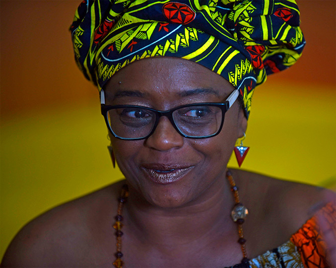 Kiusam de Oliveira, autora do livro "O mundo no black power de Tayó"