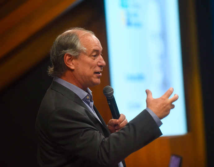 Ciro Gomes participou da série de conferências sobre "A Crise Brasileira" Ciro Gomes participou da série de conferências sobre "A Crise Brasileira"