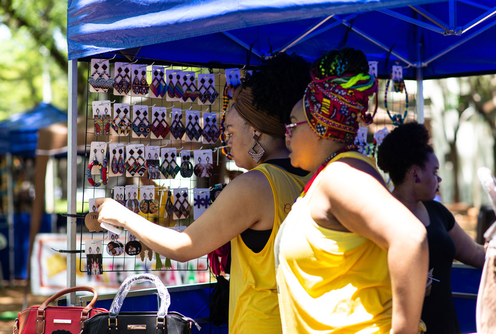 Primeira edição da feira contou com expositores da rede de afro-empreendedores Primeira edição da feira contou com expositores da rede de afro-empreendedores