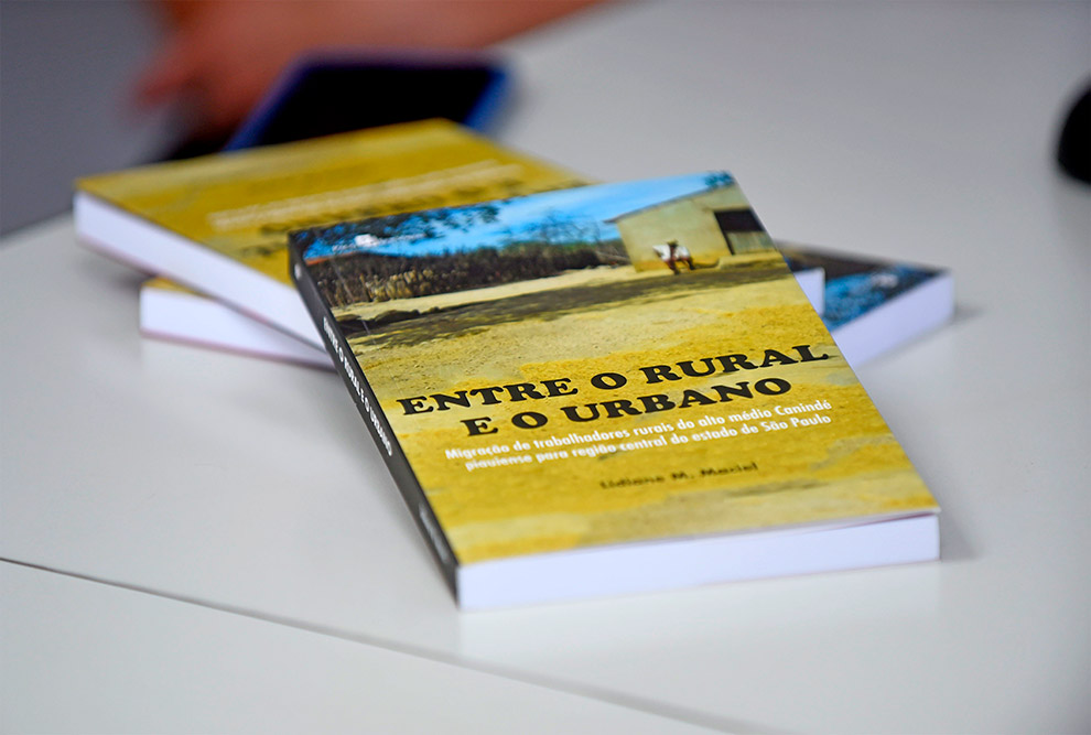 No evento, também foi lançado o livro "Entre o rural e o urbano", tese produzida por Lidiane Maciel No evento, também foi lançado o livro "Entre o rural e o urbano", tese produzida por Lidiane Maciel